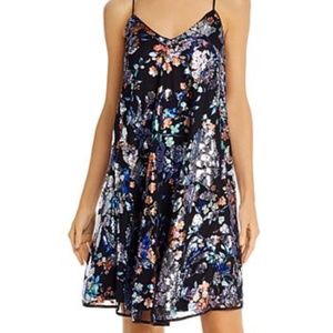 NWT- Laundry by Shelli Segal- Sequin embellished foil printed dress- size 10-NYE